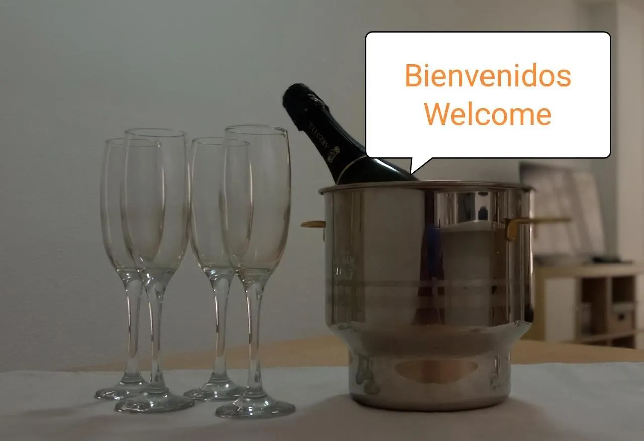 Apartamento Calido, Accesible Y Con Piscina contacts
